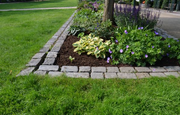 Flower Bed Mulching in Rogers